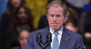 George Bush: 'Acı olayları derin üzüntüyle izliyoruz'