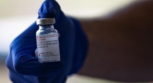 İngiltere Moderna'nın 12-17 yaş grubunda kullanımına onay