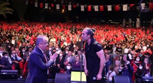 Antalya'nın dört bir yanında Cumhuriyet coşkusu yaşanıyor