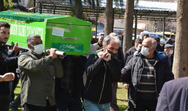 Antalya'da yön levhasına çarpan otomobildeki 3 genç öldü