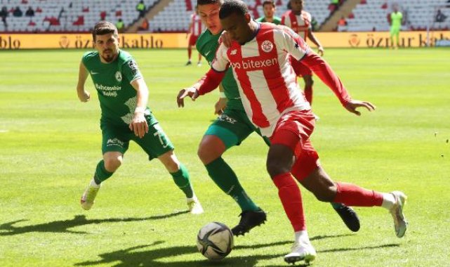 Antalyaspor'da yenilmezlik serisi 8 maç oldu