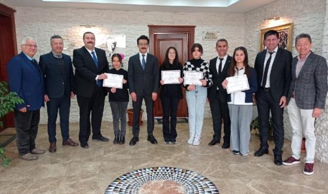 Başarılı öğrenciler ödüllendirildi