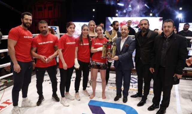 Doğan kardeşler 'Ringin Sultanları'nda 2 kupa aldı