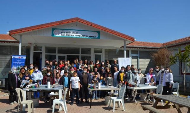 Engelli öğrencilere ebru sanatı tanıtıldı