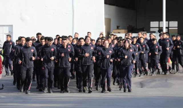 Genç itfaiyecilere komando eğitimi