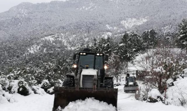 Kemer Belediyesi karla mücadele ediyor