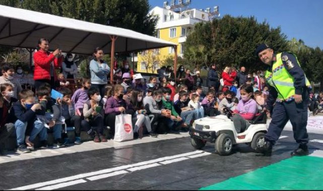 Öğrencilere trafik eğitimi
