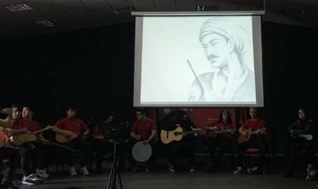 Öğretmen ve öğrencilerden türkü konseri
