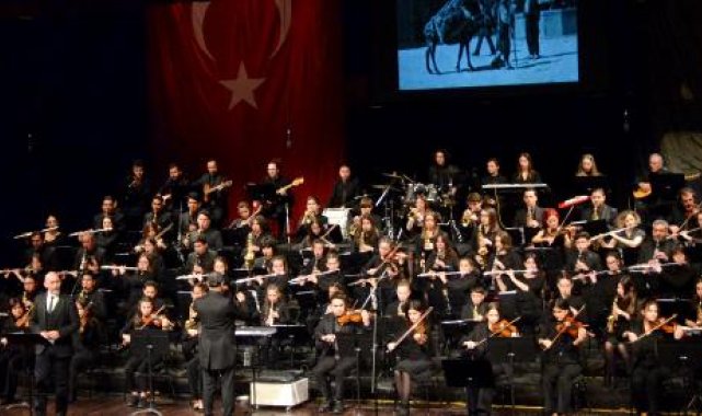 Şehitler kahramanlık türküleriyle anıldı