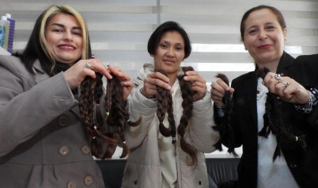 Tekvandocu kadınlar, kanser hastaları için saçlarını bağışladı