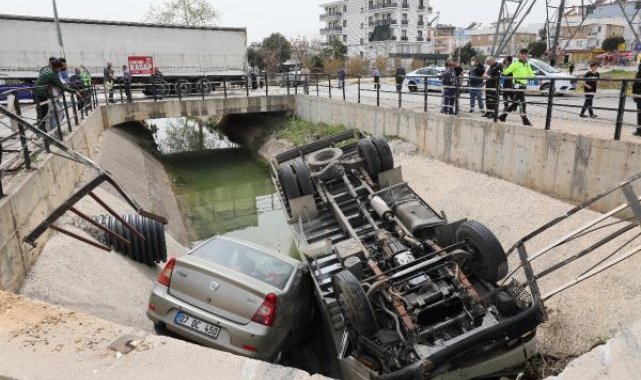 Çarpışan araçlar, su kanalına uçtu