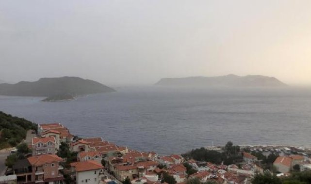 Demre ve Kaş'ta çöl tozu güneşin görünmesini engelledi