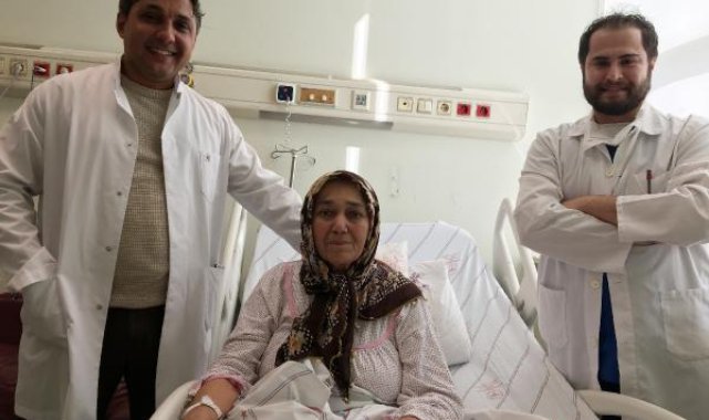 İnce bağırsağı karın cildine yapışan hasta, operasyonla sağlığına kavuştu