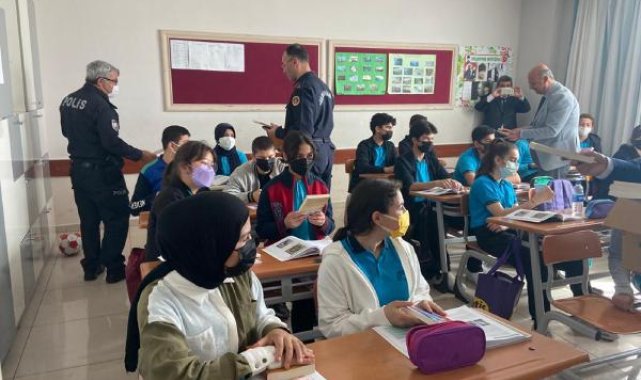 Kumluca'da AHENK projesi kapsamında kitap okundu