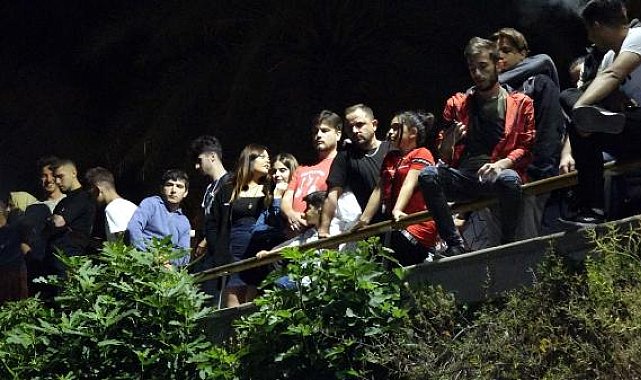 'Falezlere yaklaşmak yasaktır' tabelası önünden 15 metreden düştü