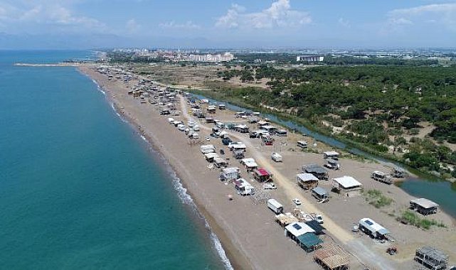 Aksu sahilinde değişen bir şey yok; yıkılmayınca yerleştiler
