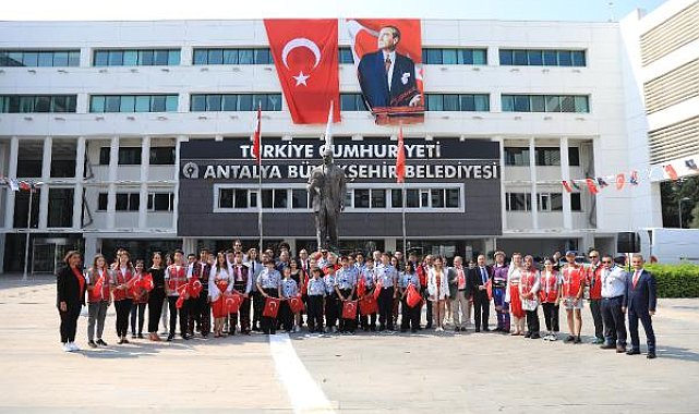 Büyükşehir Belediyesi 19 Mayıs'ı törenle kutladı
