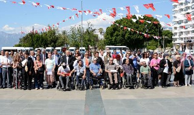 Engelliler haklarını meydanda haykırdı