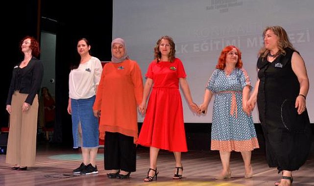 KONHEM kursiyerleri, diktikleri kıyafetlere mankenlik de yaptı