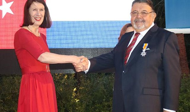 Konsolos Titiz'e kraliyet nişanı