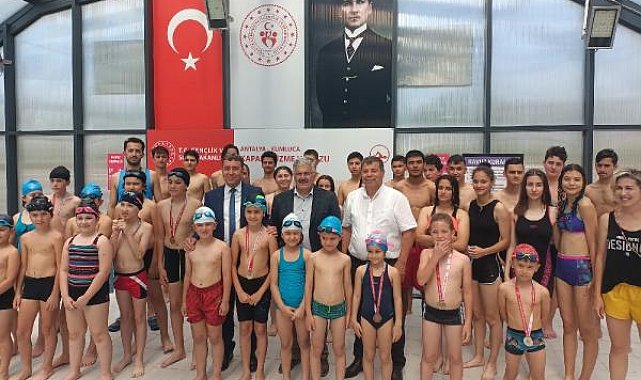 Kumluca'da yüzme şenliği