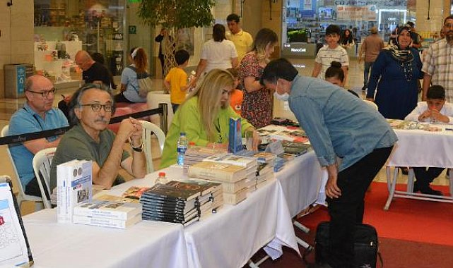 Manavgatlı yazarlar imza gününde