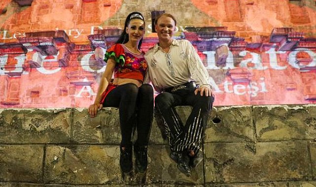 Savaştan kaçan dansçı çift sahneyle buluştu