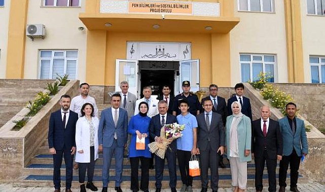 Vali Yazıcı, Finike'de öğrencilerle ve okul müdürleriyle buluştu