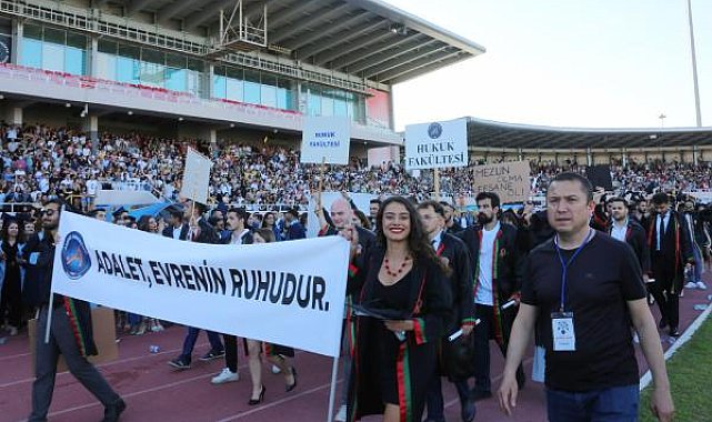 Akdeniz Üniversitesi'nden 10 bin öğrenci törenle mezun oldu