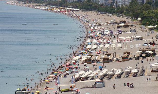 Antalya'da sahiller doldu
