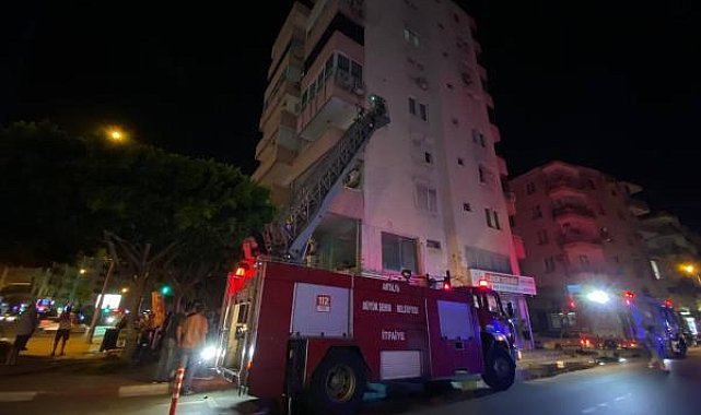 Berber dükkanı üst katındaki yangın korkuttu