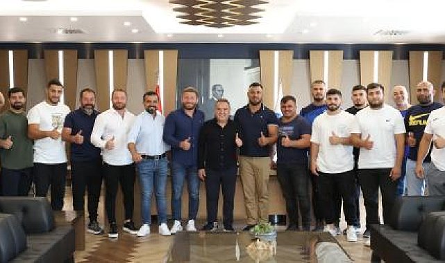 Büyükşehir pehlivanları Kırkpınar öncesi Başkan Böcek'i ziyaret etti
