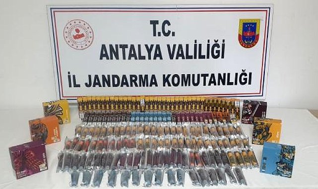 Kaçak elektronik sigarayla yakalandı