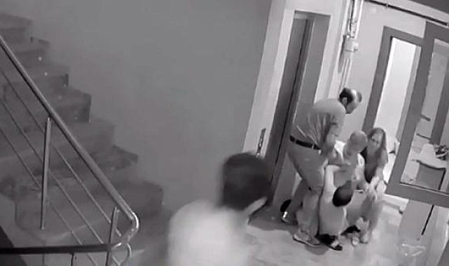Kayınpeder- damat kavgasını ayırmaya çalışırken darbedildiler; o anlar kamerada