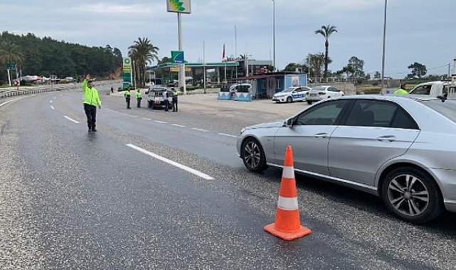 Kemer'de turizm taşımacılığı ve personel servisi yapan araçlar denetlendi