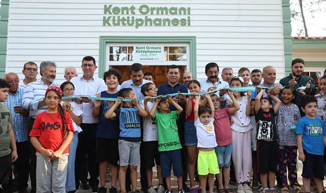 Kent ormanı kütüphanesi kapılarını açtı