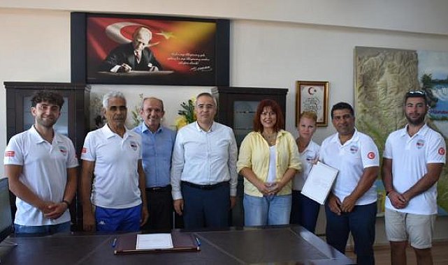 Manavgat'ta öğrencilere yüzme ve dalış eğitimi
