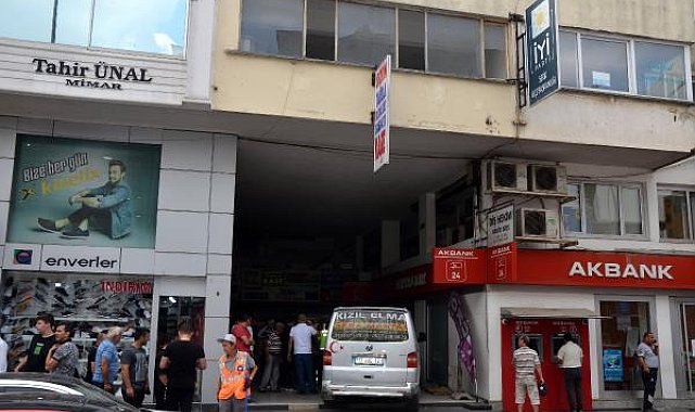 Minibüsüyle iş hanına girdi