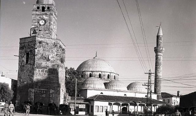 Saat Kulesi'ndeki orijinal saat 1976'da bakım görmüş