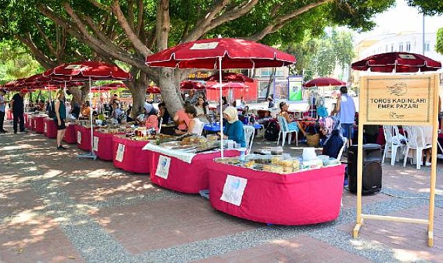 Toros kadınları ürünlerini sergiledi