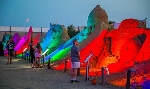 Turistler, teleskopla uzayı keşfediyor