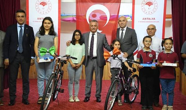 Vali Yazıcı Dünya Süt Günü'nü öğrencilerle kutladı