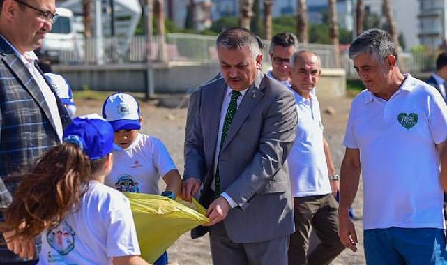 Vali Yazıcı, Konyaaltı Sahili'nde çevre temizliğine katıldı