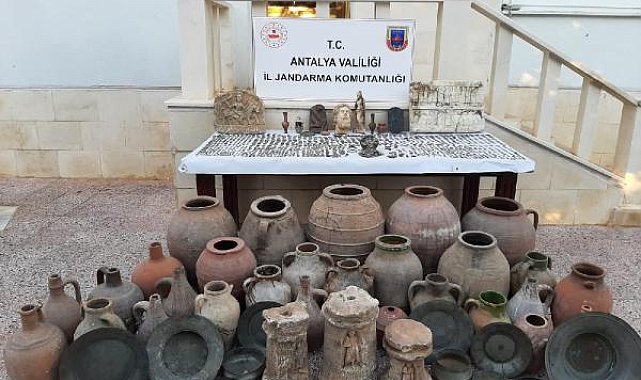 Antalya'da 2 bin 712 parça tarihi eser ele geçirildi