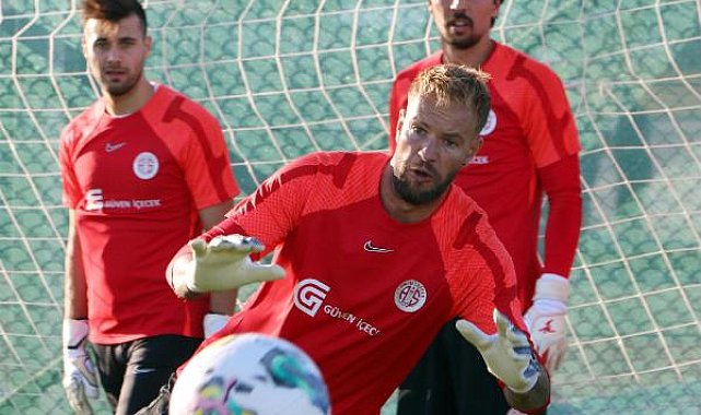 Antalyaspor'da Fredy ve Luiz Adriano kampa katılıyor