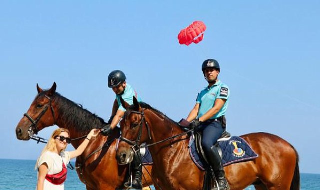 Atlı jandarmadan turistlere bilgilendirme