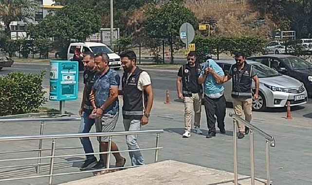 Baba- oğul tefecilikten tutuklandı