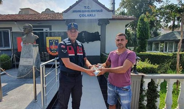 Manavgat'ta çanta hırsızı restoran çalışanı çıktı