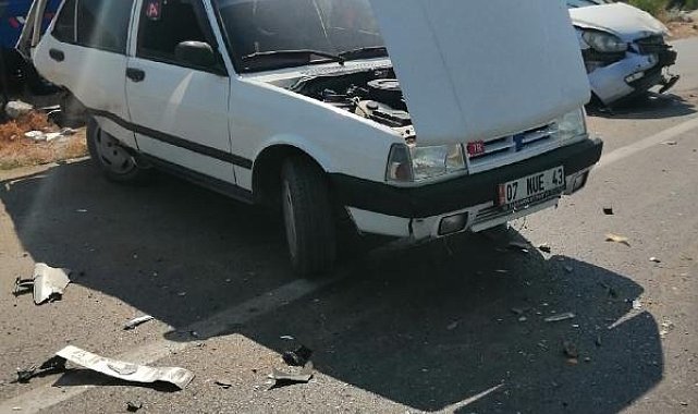 İki otomobil çarpıştı: 4 yaralı