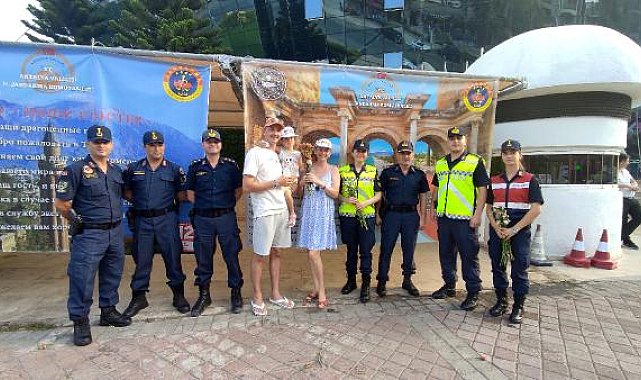 Jandarmadan turistlere trafik eğitimi